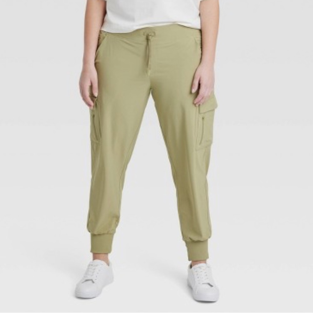 Women's Stretch Woven Tapered Cargo Pants - All in Motion